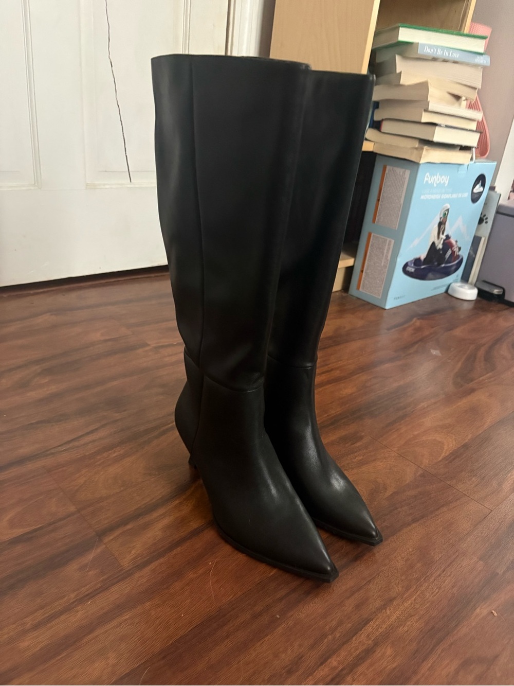 Classic Black Pointed-Toe Boots - Women's
